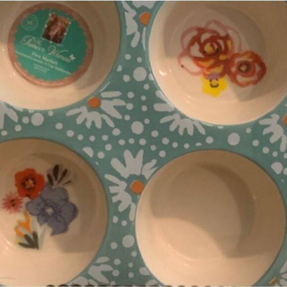 2017 🌸 New Pioneer Woman Flea Market “Blue Daisy” Cupcake Baking Pan, 10.5” - Picture 9 of 11